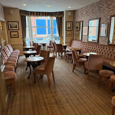 Adelaide House - Opposite Winter Gardens, Town Centre Hotel Blackpool