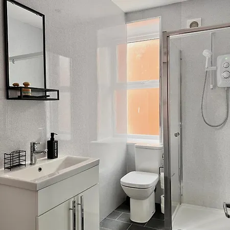 Apartment Two-bedroom Next To Winter Gardens With Free On-site Parking, Blackpool