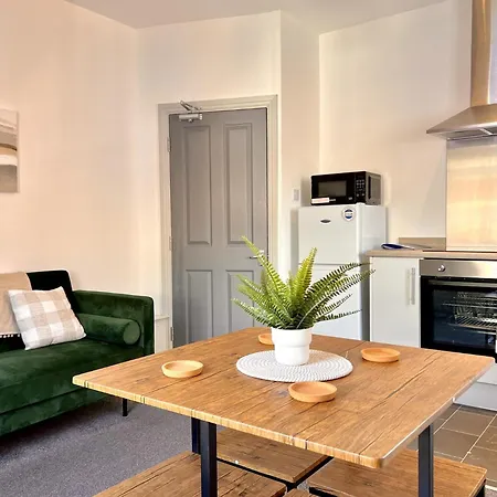Two-bedroom Next To Winter Gardens With Free On-site Parking, *