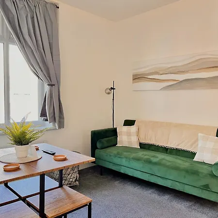 Two-bedroom Next To Winter Gardens With Free On-site Parking, Apartment