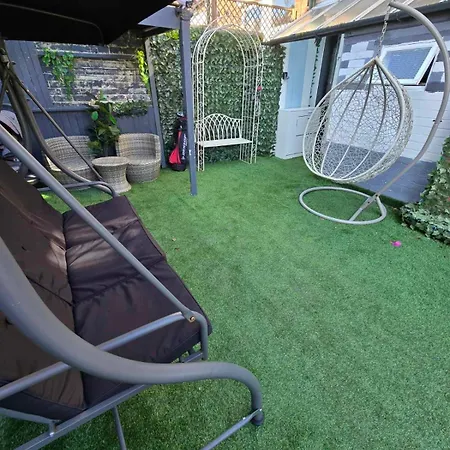 Ensuite With Private Entrance And Private Garden Guest house Blackpool