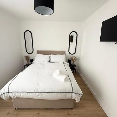 Lytham House Retreat - Free Parking Holiday home *