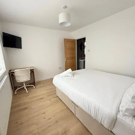 Lytham House Retreat - Free Parking Holiday home Blackpool