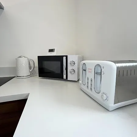 Lytham House Retreat - Free Parking Holiday home