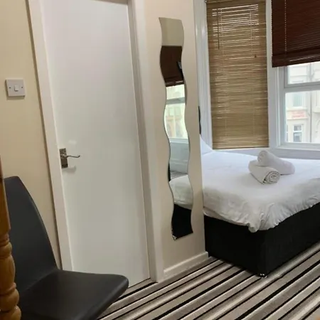 Otel Oyo Wave Crest 4*
