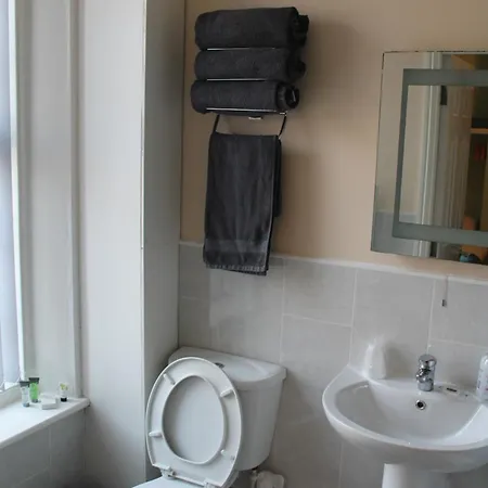 Hawthorn House 3*