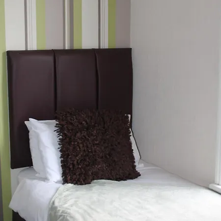 Hawthorn House 3*