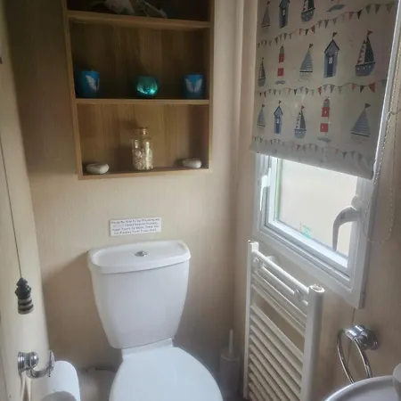 Campsite Private Caravan To Hire - Marton Mere Haven Village *