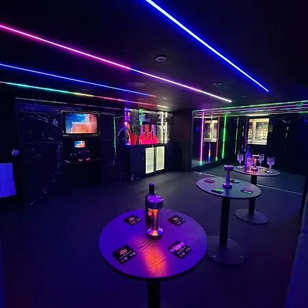 New - The Fun House - Private Nightclub Holiday home Blackpool