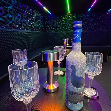 Holiday home New - The Fun House - Private Nightclub