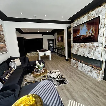 New - The Fun House - Private Nightclub Holiday home