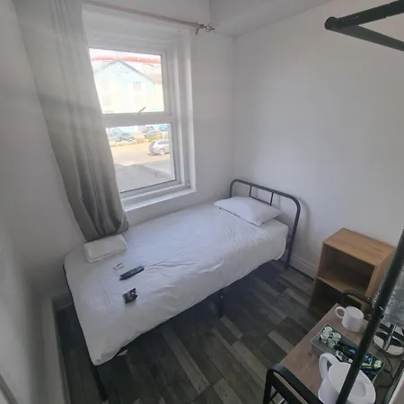 Burlington West Guest house *