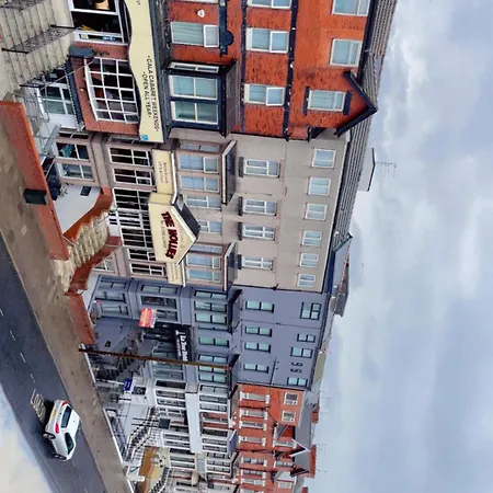 Fern - Road Hotel