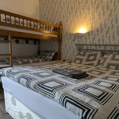 Fern - Road Hotel