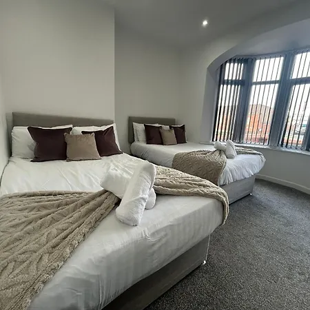 Luxury Seaside With Free Parking Apartment *