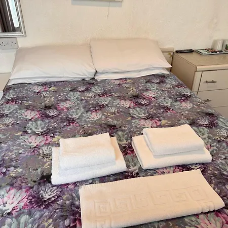 Hotel Oyo Delton Pleasure 4*
