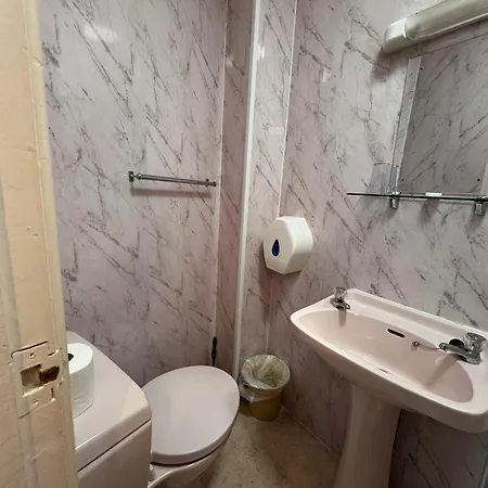 Hotel Oyo Delton Pleasure 4*