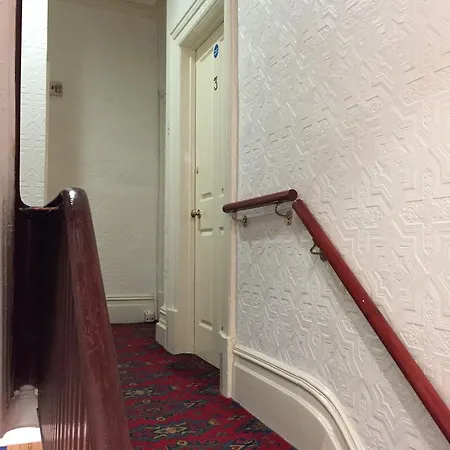 Oasis Guest house 3*