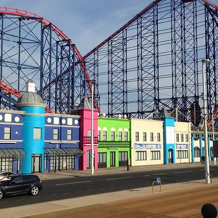 Corona Blackpool Hotel 4*