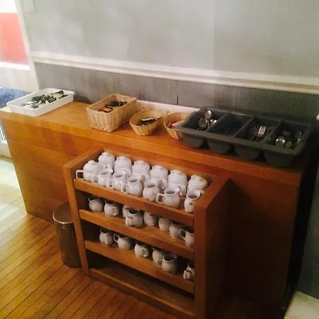 奥尔巴尼酒店 招待所 3*