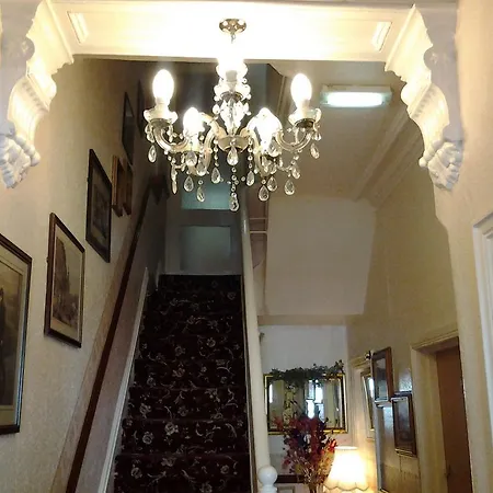 Windsor House Bed & Breakfast *