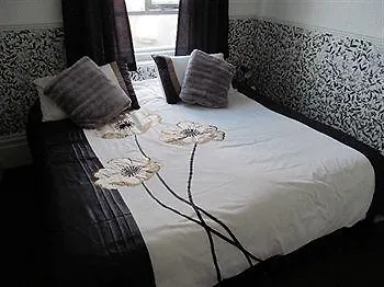 Hotel Waters Edge 3*
