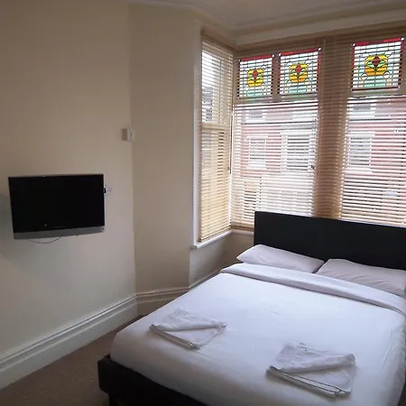 The Lark Bed & Breakfast Blackpool