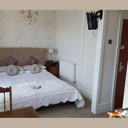 Barton House 3*