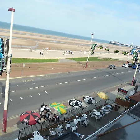 Funky Towers 3*