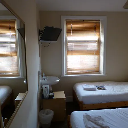 Bed & Breakfast The Lark 2*