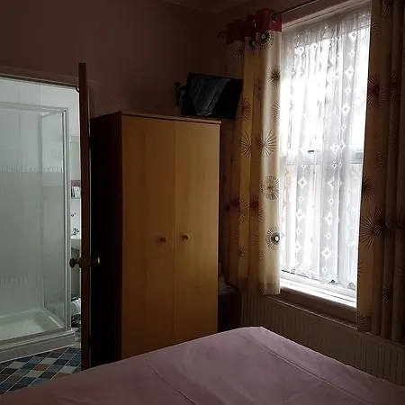 Bed & Breakfast Kings Court Families & Couples 3*