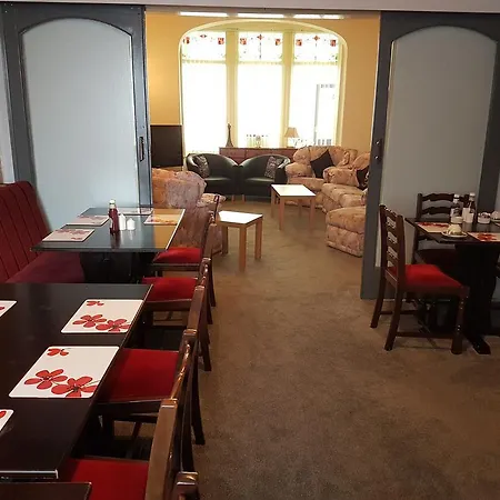 Bed & Breakfast Kings Court Families & Couples