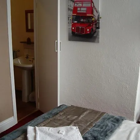 Royale Hotel 2*