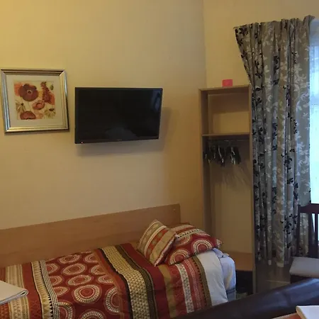 Guest house Trevaslodge - Families Only