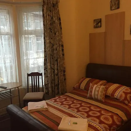 Guest house Trevaslodge - Families Only Blackpool