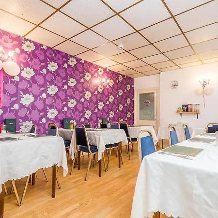 Hotel Uk Travel & Hospitality Ltd Ta Canberra Blackpool
