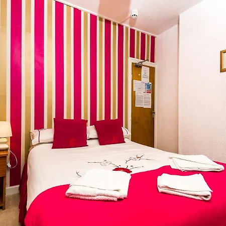 Uk Travel & Hospitality Ltd Ta Canberra
