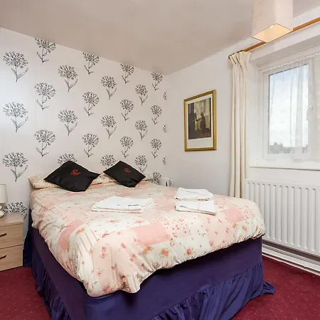 Hotel Uk Travel & Hospitality Ltd Ta Canberra Blackpool