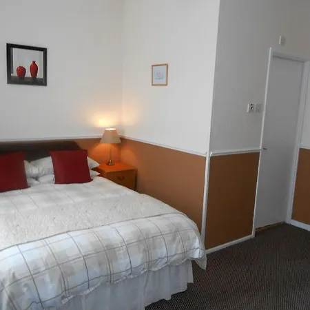 Shirley Heights 3*