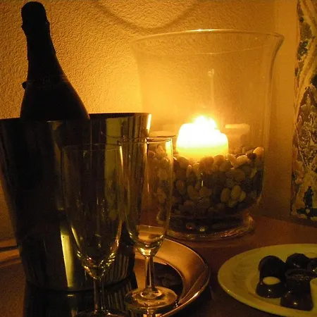 Отель The Waldorf - Near Pleasure & Sandcastle