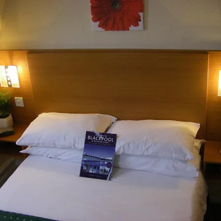 The Waldorf - Near Pleasure & Sandcastle Hotel Blackpool
