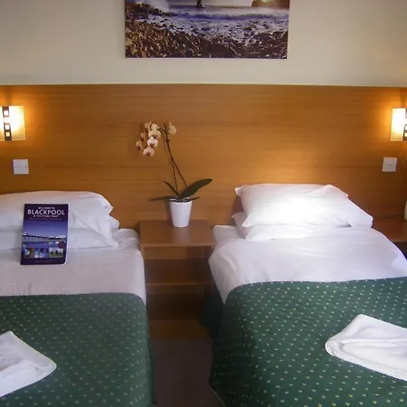 The Waldorf - Near Pleasure & Sandcastle 3* Blackpool