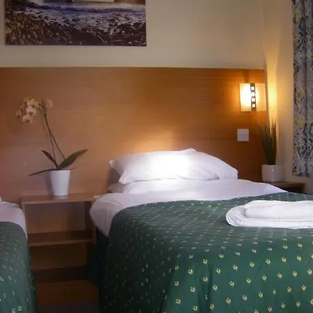 Hotel The Waldorf - Near Pleasure & Sandcastle