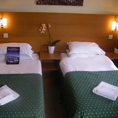 The Waldorf - Near Pleasure & Sandcastle 3*