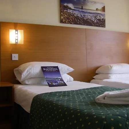 The Waldorf - Near Pleasure & Sandcastle 3* Blackpool
