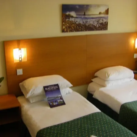 Hotel The Waldorf - Near Pleasure & Sandcastle