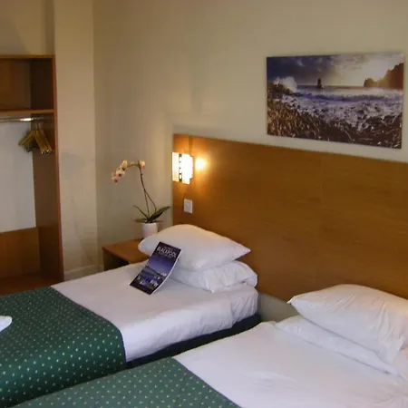 The Waldorf - Near Pleasure & Sandcastle Blackpool