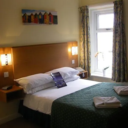 The Waldorf - Near Pleasure & Sandcastle 3*