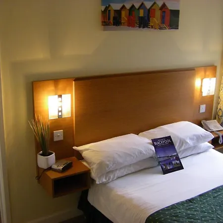 The Waldorf - Near Pleasure & Sandcastle Hotel
