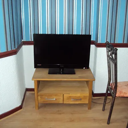 Burton House Apartment *